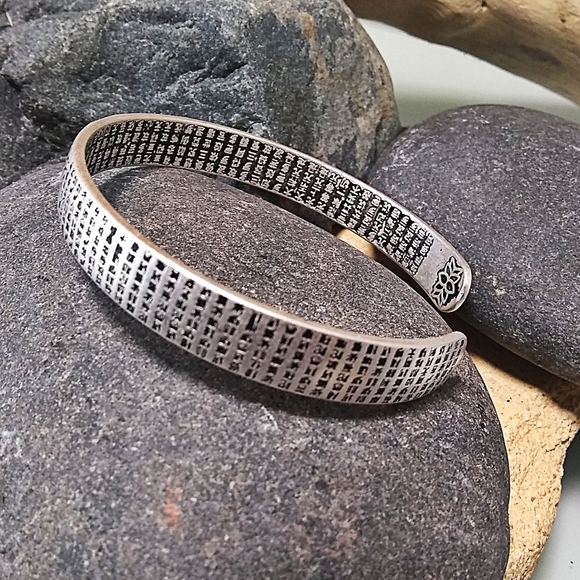 Buddhist Heart Mantra Silver Tone Bracelet - Picture 3 of 3